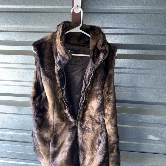 Valerie Bertinelli Faux Fur Vest - Rich Brown - Picture 1 of 3